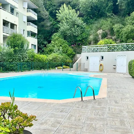 2 Pieces Cosy Equipe Au Calme Avec Piscine